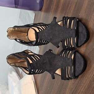 Nine West Size 8.5 Black Strappy Heeled Sandals